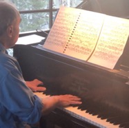 Stan plays ragtime.jpg